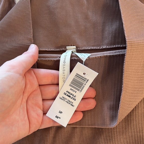 ARITZIA LEGGINGS - Picture 4 of 5